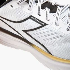 Diadora Men's Equipe Atomo Running Shoe - White/Gold/Black - Regular (D) -TrailBlaze Shoes Shop 101.178051 C2149 30 HR